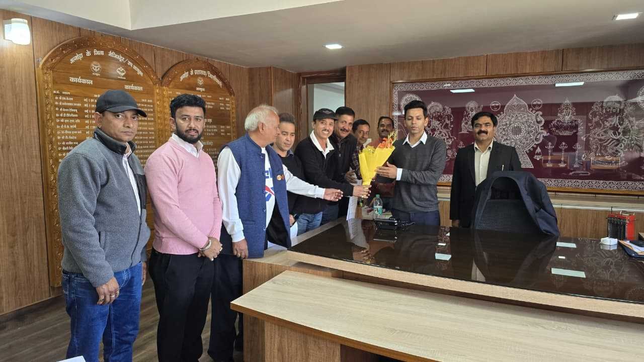 रेडक्रॉस प्रतिनिधिमंडल ने जिलाधिकारी से की भेंट, विभिन्न जनहित विषयों पर रखे सुझाव